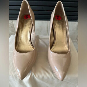 BCBGeneration Heels Beige Nude Patent Platform Pointy Toe - Size 6